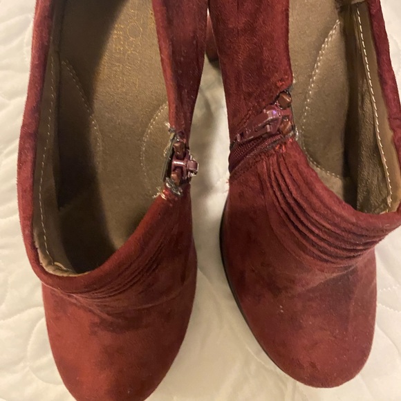 Burgundy suede shootie - Picture 2 of 4